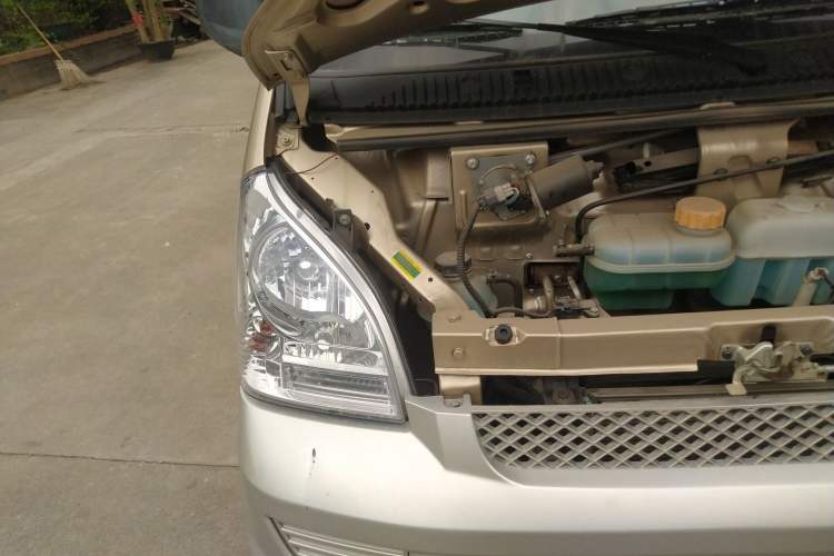 Used Wuling Rongguang EV 2022 Basic Model Enclosed-Window Vehicle with 2 Seats Equipped with Penghui Battery Engine Bay Right