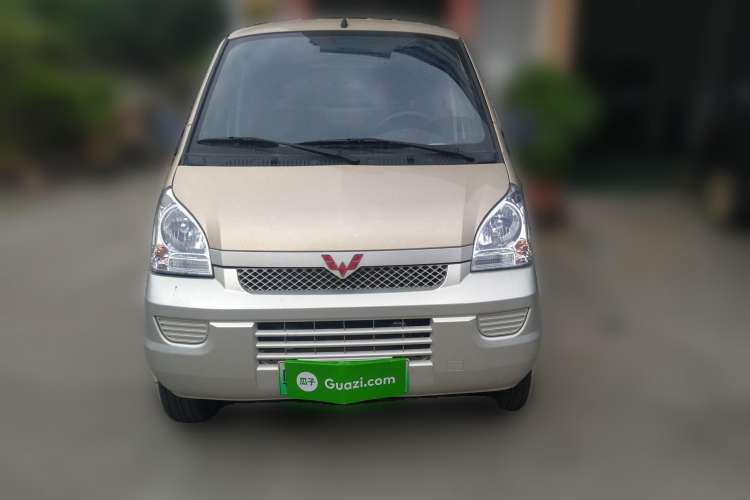 Used Wuling Rongguang EV 2022 Basic Model Enclosed-Window Vehicle with 2 Seats Equipped with Penghui Battery Front