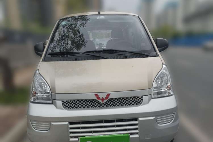 Used Wuling Rongguang EV 2022 Basic Passenger Bus Powered by Penghui Battery Front