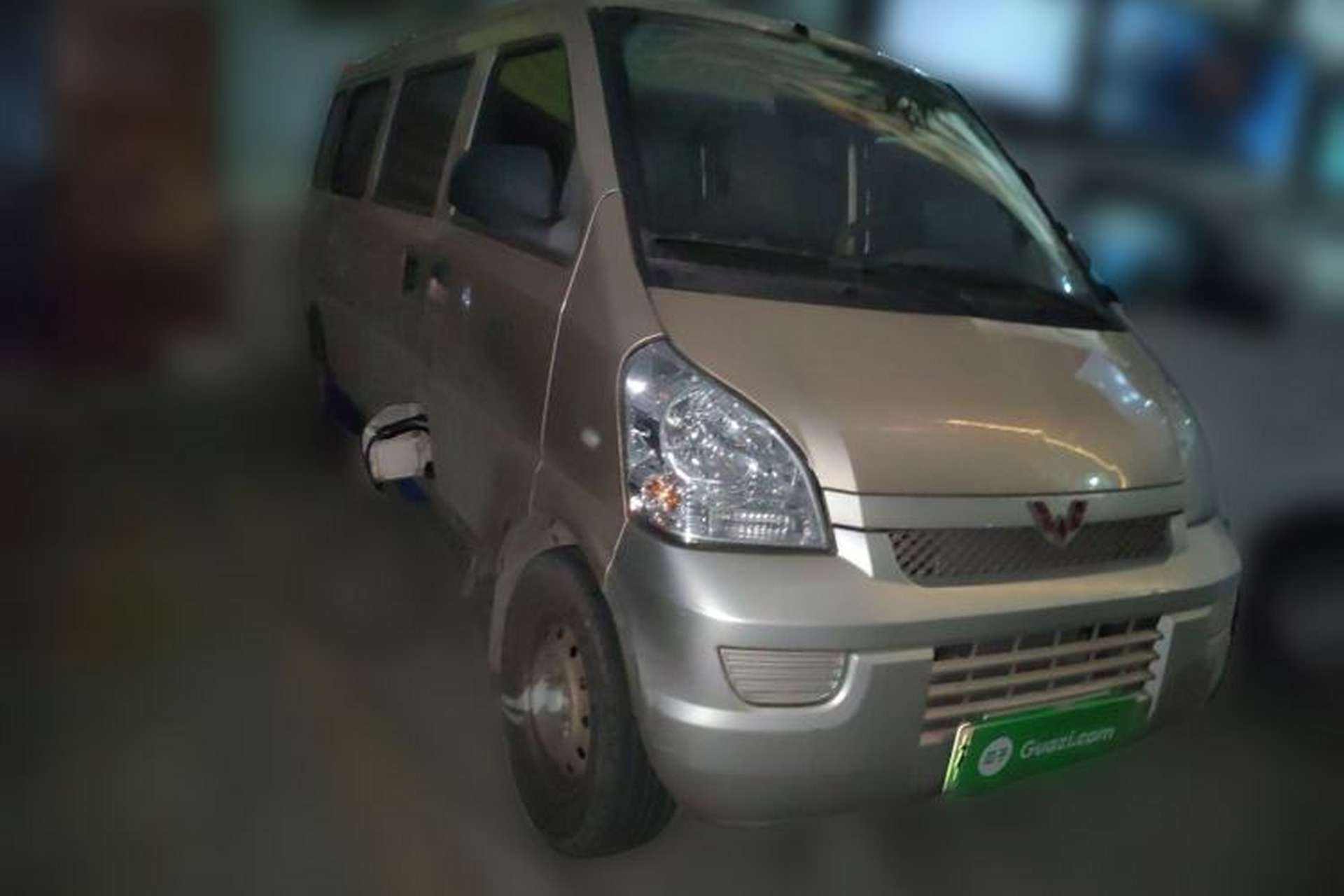 Used Wuling Rongguang EV 2022 Basic Passenger Bus Powered by Penghui Battery Front Right 45 Deg