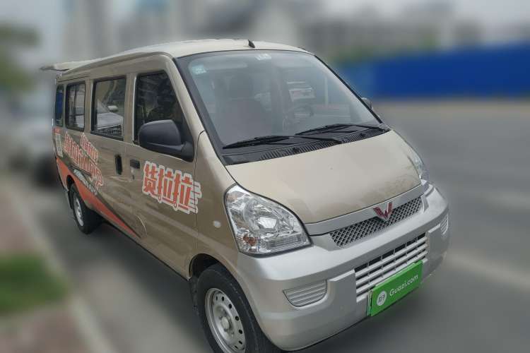 Used Wuling Rongguang EV 2022 Basic Passenger Bus Powered by Penghui Battery Front Right 45 Deg