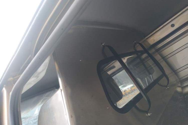 Used Wuling Rongguang EV 2022 Basic Model Enclosed-Window Vehicle with 2 Seats Equipped with Penghui Battery Headliner