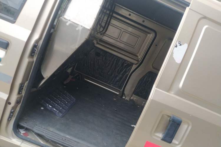 Used Wuling Rongguang EV 2022 Basic Model Enclosed-Window Vehicle with 2 Seats Equipped with Penghui Battery Left Rear Seat