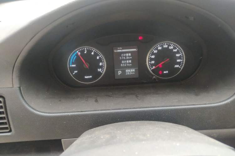 Used Wuling Rongguang EV 2022 Basic Model Enclosed-Window Vehicle with 2 Seats Equipped with Penghui Battery Odometer Close Up