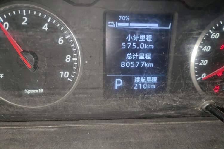 Used Wuling Rongguang EV 2022 Basic Passenger Bus Powered by Penghui Battery Odometer Close Up