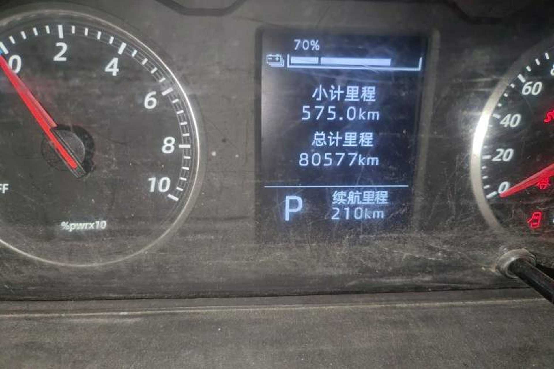 Used Wuling Rongguang EV 2022 Basic Passenger Bus Powered by Penghui Battery Odometer Close Up