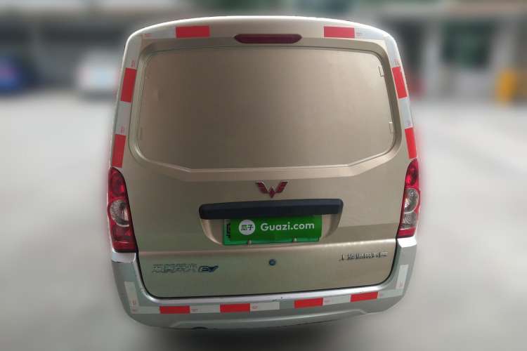 Used Wuling Rongguang EV 2022 Basic Model Enclosed-Window Vehicle with 2 Seats Equipped with Penghui Battery Rear