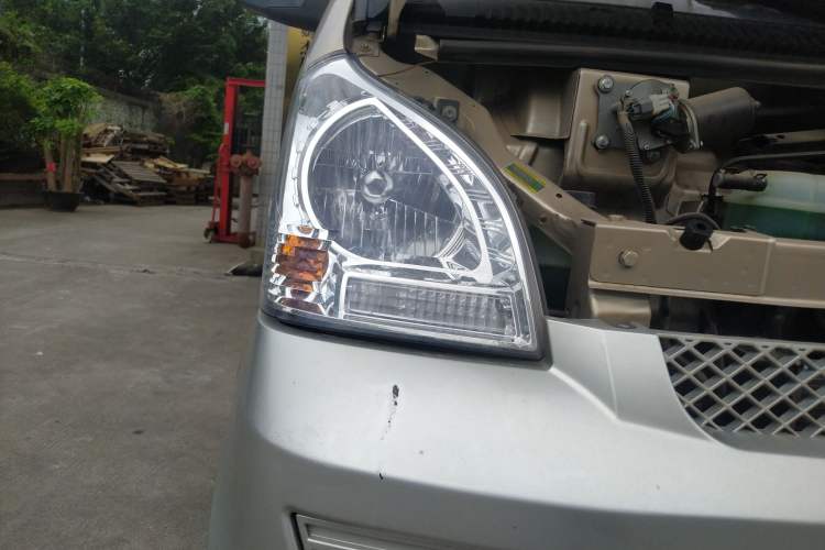 Used Wuling Rongguang EV 2022 Basic Model Enclosed-Window Vehicle with 2 Seats Equipped with Penghui Battery Right Front Headlight
