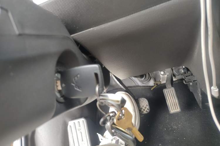 Used Wuling Rongguang EV 2022 Basic Passenger Bus Powered by Penghui Battery Vehicle Key