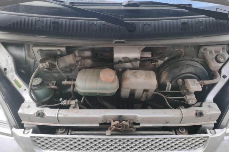 Used Wuling Rongguang EV 2022 Base Model Enclosed-Window Vehicle with 5 Seats Powered by Penghui Battery Engine Bay