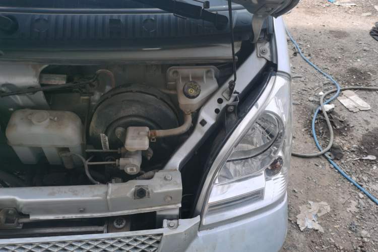 Used Wuling Rongguang EV 2022 Base Model Enclosed-Window Vehicle with 5 Seats Powered by Penghui Battery Engine Bay Left