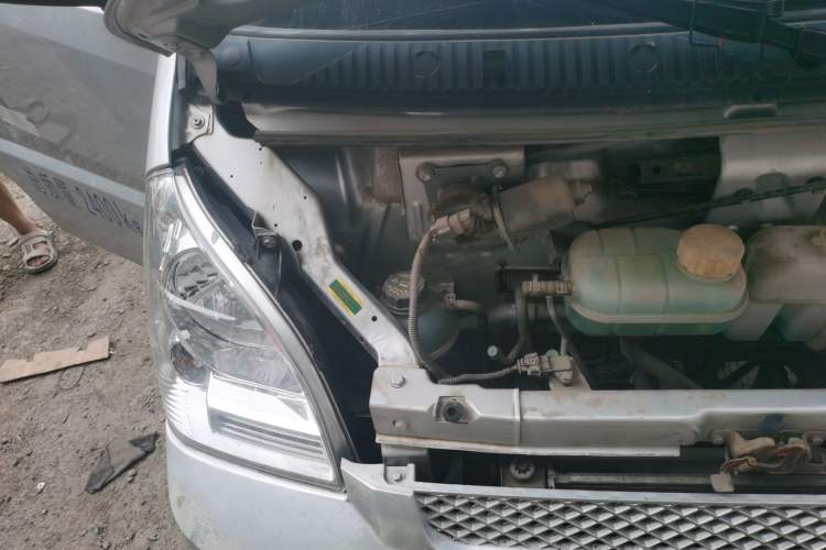 Used Wuling Rongguang EV 2022 Base Model Enclosed-Window Vehicle with 5 Seats Powered by Penghui Battery Engine Bay Right