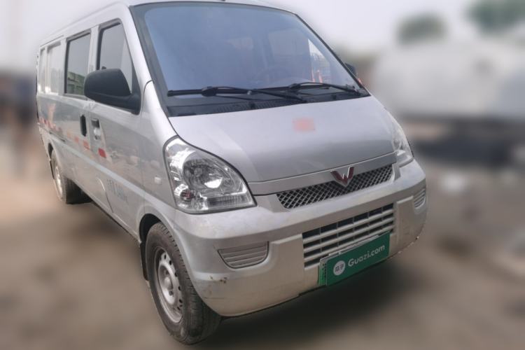 Used Wuling Rongguang EV 2022 Base Model Enclosed-Window Vehicle with 5 Seats Powered by Penghui Battery Front Right 45 Deg
