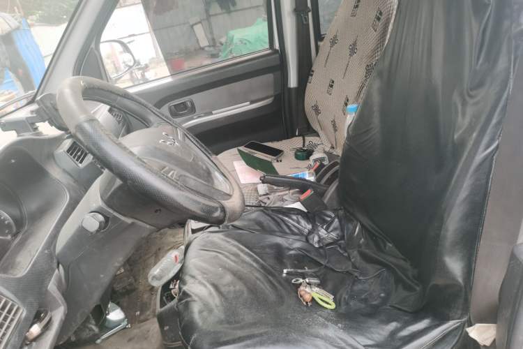 Used Wuling Rongguang EV 2022 Base Model Enclosed-Window Vehicle with 5 Seats Powered by Penghui Battery Left Front Seat