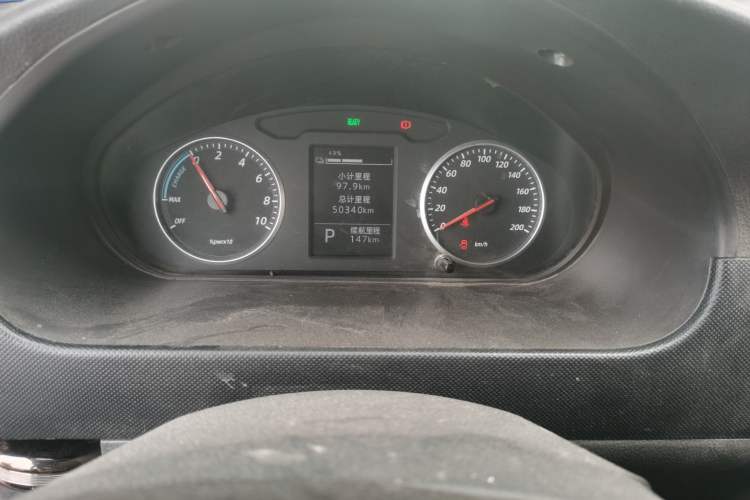 Used Wuling Rongguang EV 2022 Base Model Enclosed-Window Vehicle with 5 Seats Powered by Penghui Battery Odometer Close Up