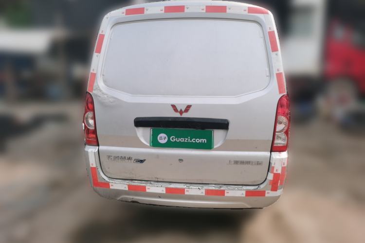 Used Wuling Rongguang EV 2022 Base Model Enclosed-Window Vehicle with 5 Seats Powered by Penghui Battery Rear
