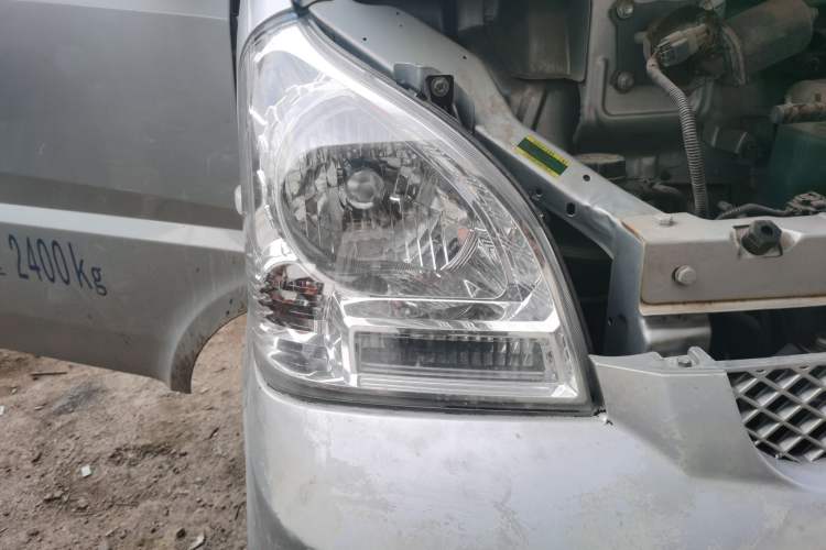 Used Wuling Rongguang EV 2022 Base Model Enclosed-Window Vehicle with 5 Seats Powered by Penghui Battery Right Front Headlight