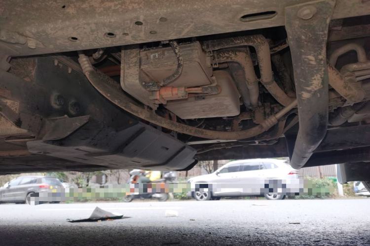 Used Wuling Rongguang EV 2022 Basic Passenger Bus Powered by Penghui Battery Chassis Front Right