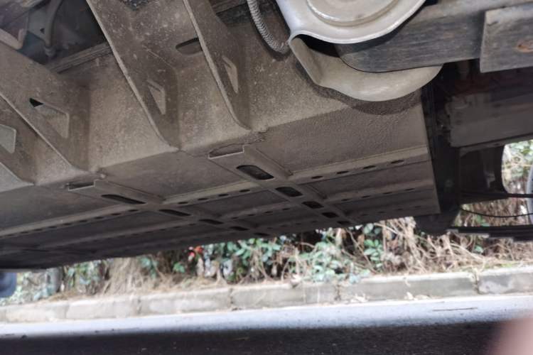 Used Wuling Rongguang EV 2022 Basic Passenger Bus Powered by Penghui Battery Chassis Rear Left