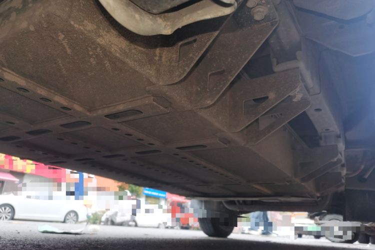 Used Wuling Rongguang EV 2022 Basic Passenger Bus Powered by Penghui Battery Chassis Rear Right