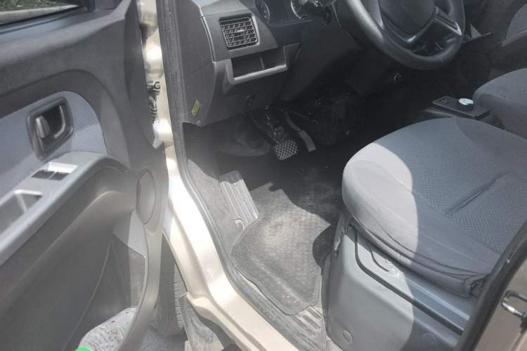 Used Wuling Rongguang EV 2022 Basic Model Enclosed-Window Vehicle with 2 Seats Equipped with Penghui Battery Driver Seat
