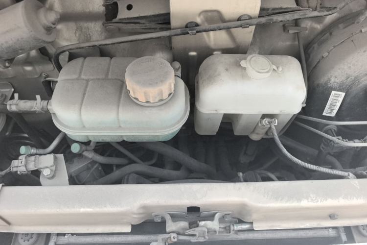 Used Wuling Rongguang EV 2022 Basic Model Enclosed-Window Vehicle with 2 Seats Equipped with Penghui Battery Engine Bay