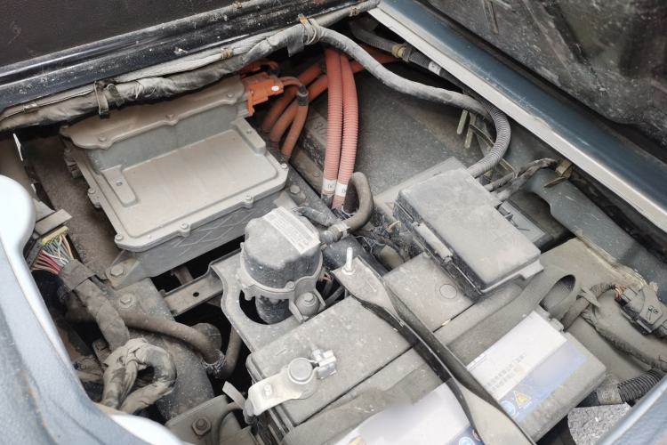 Used Wuling Rongguang EV 2022 Basic Passenger Bus Powered by Penghui Battery Engine Bay