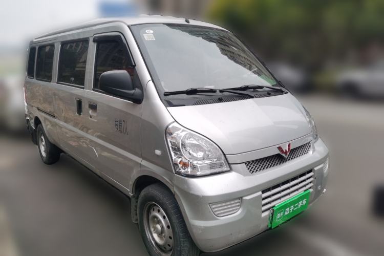 Used Wuling Rongguang EV 2022 Basic Passenger Bus Powered by Penghui Battery Front Right 45 Deg