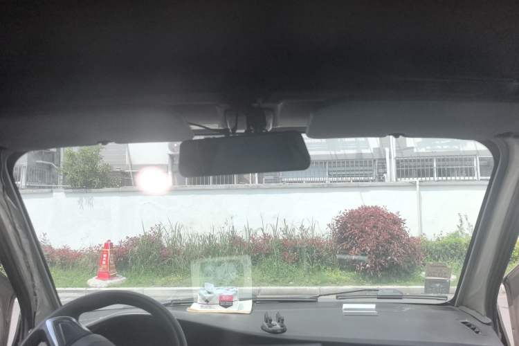 Used Wuling Rongguang EV 2022 Basic Model Enclosed-Window Vehicle with 2 Seats Equipped with Penghui Battery Headliner