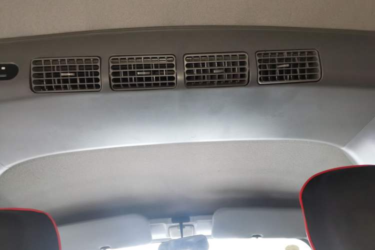 Used Wuling Rongguang EV 2022 Basic Passenger Bus Powered by Penghui Battery Headliner