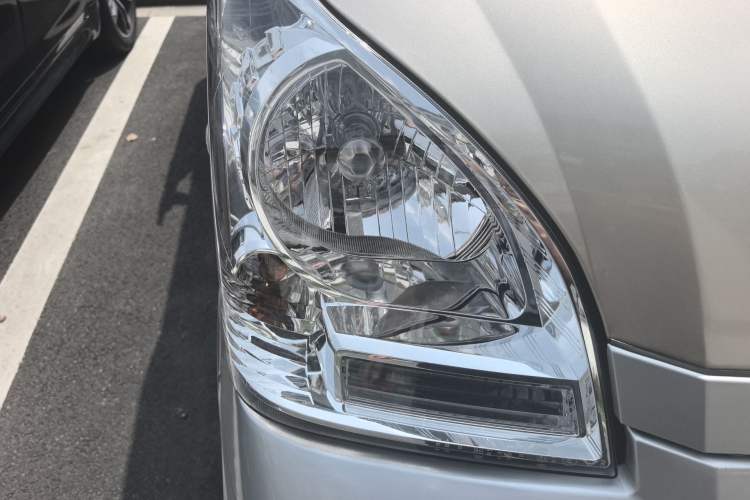 Used Wuling Rongguang EV 2022 Basic Model Enclosed-Window Vehicle with 2 Seats Equipped with Penghui Battery Right Front Headlight