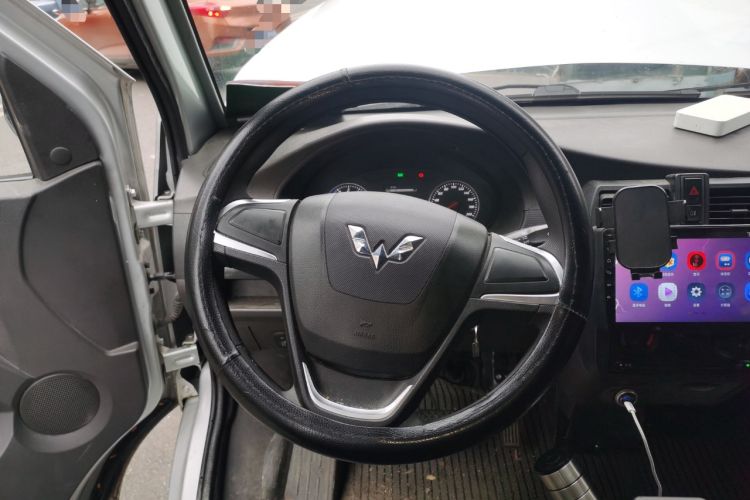Used Wuling Rongguang EV 2022 Basic Passenger Bus Powered by Penghui Battery Steering Wheel