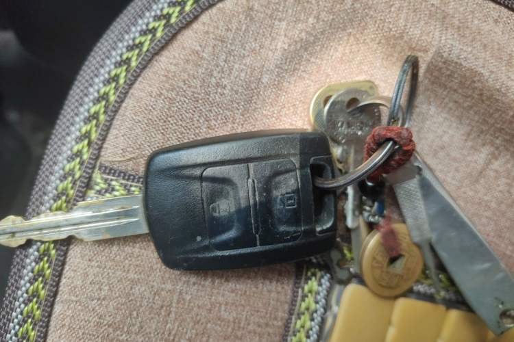 Used Wuling Rongguang EV 2022 Base Model Coach Powered by CATL Vehicle Key