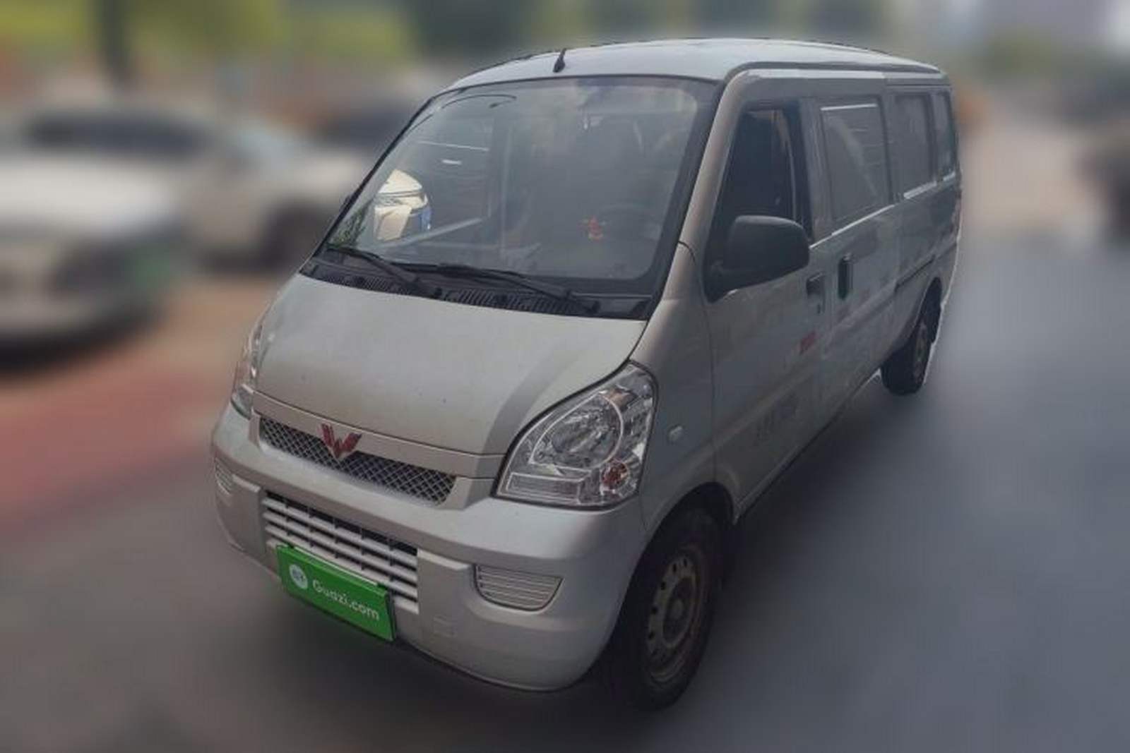 Фото Wuling с площадки