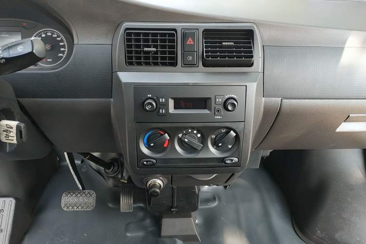 Used Wuling Rongguang EV 2022 Basic Passenger Bus Powered by Penghui Battery Audio And AC Panel