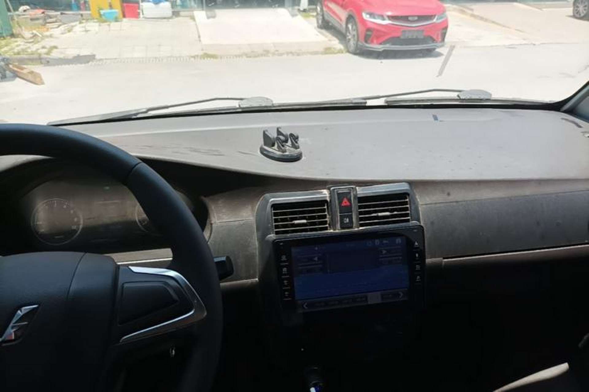 Used Wuling Rongguang EV 2022 Basic Passenger Bus Powered by Penghui Battery Center Console