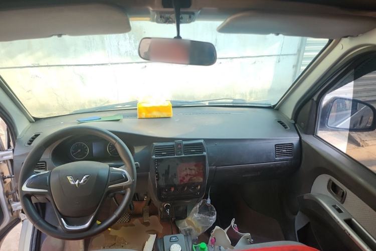 Used Wuling Rongguang EV 2022 Basic Model Enclosed-Window Vehicle with 2 Seats Equipped with Penghui Battery Center Console