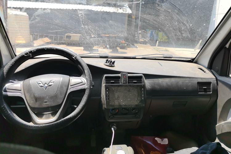 Used Wuling Rongguang EV 2022 Basic Passenger Bus Powered by Penghui Battery Center Console