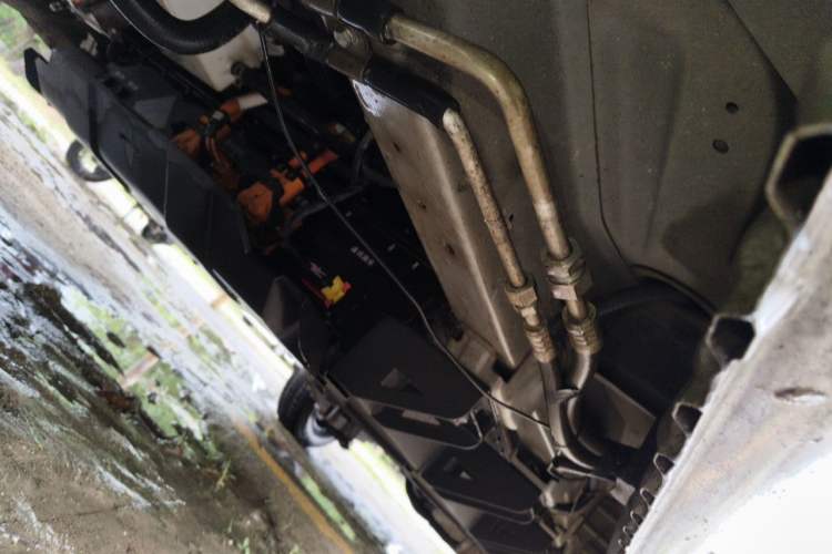Used Wuling Rongguang EV 2022 Basic Passenger Bus Powered by Penghui Battery Chassis Front Left