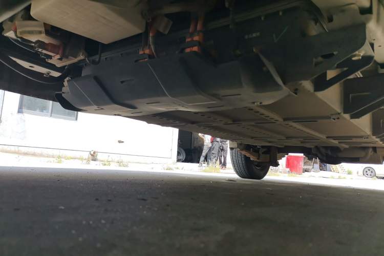 Used Wuling Rongguang EV 2022 Basic Passenger Bus Powered by Penghui Battery Chassis Front Left