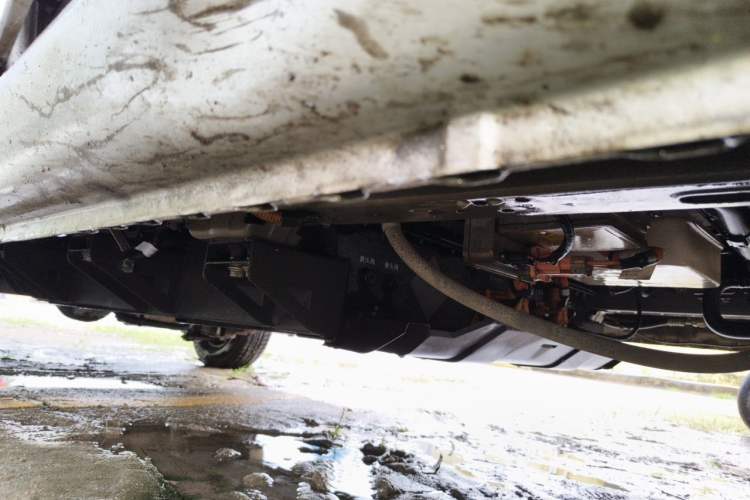 Used Wuling Rongguang EV 2022 Basic Passenger Bus Powered by Penghui Battery Chassis Front Right