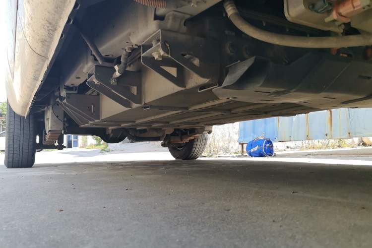 Used Wuling Rongguang EV 2022 Basic Passenger Bus Powered by Penghui Battery Chassis Front Right