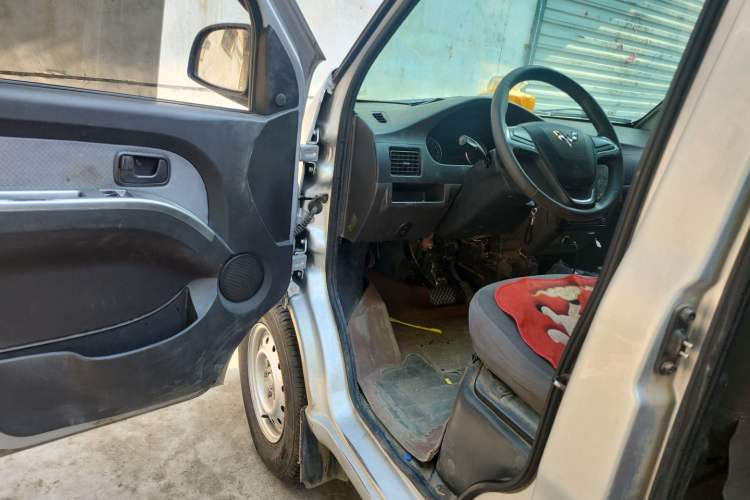Used Wuling Rongguang EV 2022 Basic Model Enclosed-Window Vehicle with 2 Seats Equipped with Penghui Battery Driver Seat