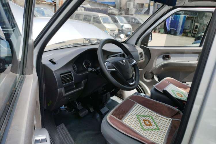 Used Wuling Rongguang EV 2022 Basic Passenger Bus Powered by Penghui Battery Driver Seat