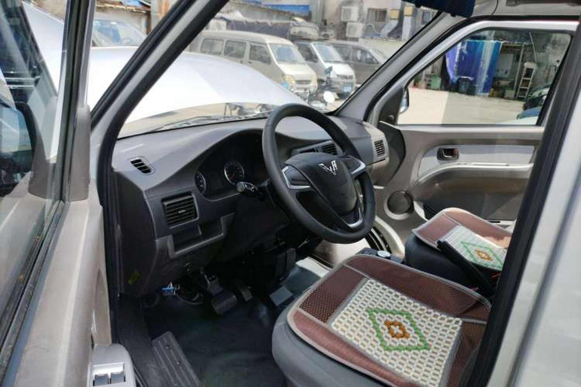 Used Wuling Rongguang EV 2022 Basic Passenger Bus Powered by Penghui Battery Driver Seat