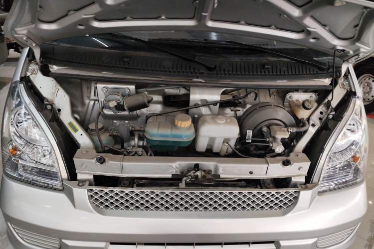 Used Wuling Rongguang EV 2022 Basic Passenger Bus Powered by Penghui Battery Engine Bay