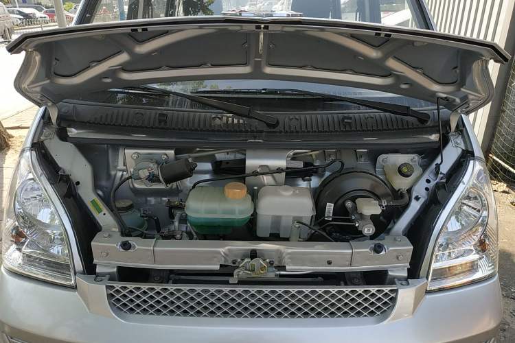 Used Wuling Rongguang EV 2022 Basic Passenger Bus Powered by Penghui Battery Engine Bay