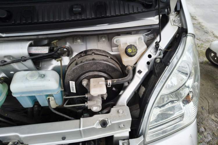 Used Wuling Rongguang EV 2022 Basic Passenger Bus Powered by Penghui Battery Engine Bay Left