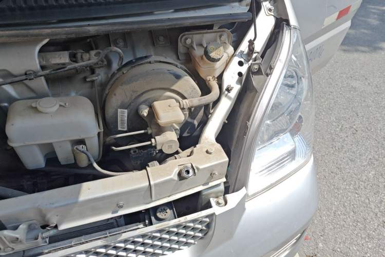 Used Wuling Rongguang EV 2022 Basic Model Enclosed-Window Vehicle with 2 Seats Equipped with Penghui Battery Engine Bay Left