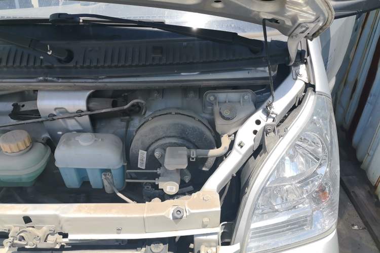 Used Wuling Rongguang EV 2022 Basic Passenger Bus Powered by Penghui Battery Engine Bay Left